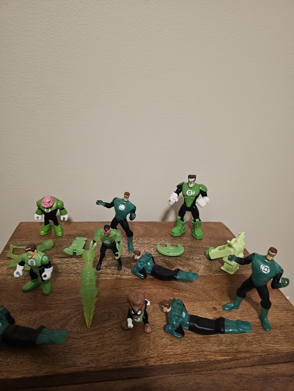 14 PIECE Green Lantern Action Figures  & Accessories